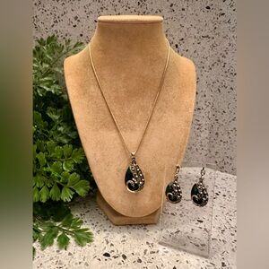 Emerald green gem necklace set